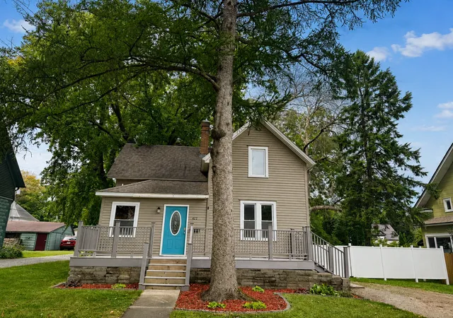 Photo 1 of Sale Pending at 422 Chestnut Ave, Owatonna, MN 55060 | MLS# 7136431 | Listing updated on 2026-10-19
