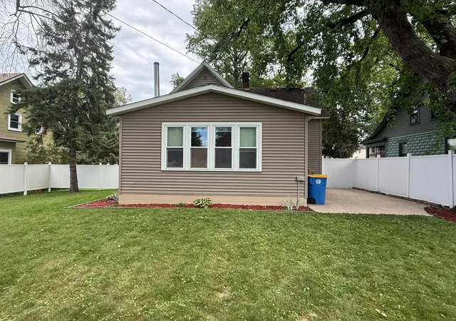 Photo 2 of Sale Pending at 422 Chestnut Ave, Owatonna, MN 55060 | MLS# 7136431 | Listing updated on 2026-10-19