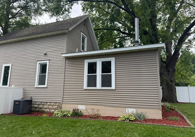Photo 3 of Sale Pending at 422 Chestnut Ave, Owatonna, MN 55060 | MLS# 7136431 | Listing updated on 2026-10-19