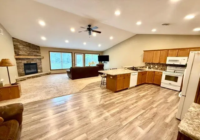 Photo 4 of Townhouse for sale at 308 Aspenwood Dr, Redwood Falls, MN 56283 | MLS# 7136433 | Listing updated on 2026-09-03