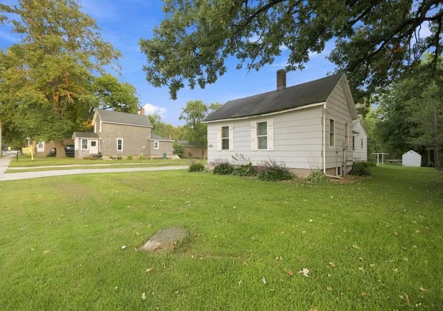 Photo 1 of Single family home for sale at 417 7th Avenue Sw, Waseca, MN 56093 | MLS# 7136434 | Listing updated on 2026-09-19