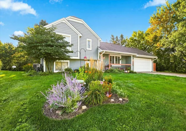 Photo 1 of Sale Pending at 558 Hyde Ave N, Saint Paul, MN 55115 | MLS# 7136448 | Listing updated on 2026-09-24