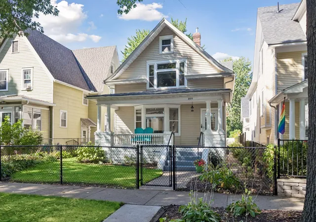 Photo 1 of Single family home for sale at 899 Ashland Ave, Saint Paul, MN 55104 | MLS# 7136464 | Listing updated on 2026-10-08