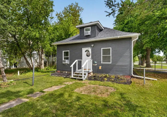 Photo 2 of Single family home for sale at 400 Oak St, Grasston, MN 55030 | MLS# 7136467 | Listing updated on 2026-09-14
