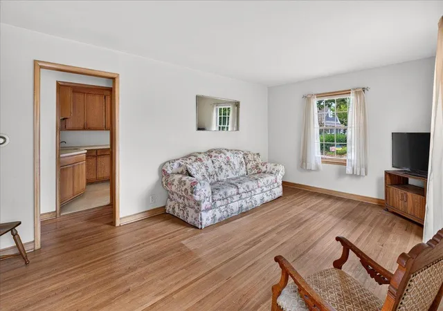 Photo 4 of Single family home for sale at 5900 Thomas Ave S, Minneapolis, MN 55410 | MLS# 7136494 | Listing updated on 2026-09-12