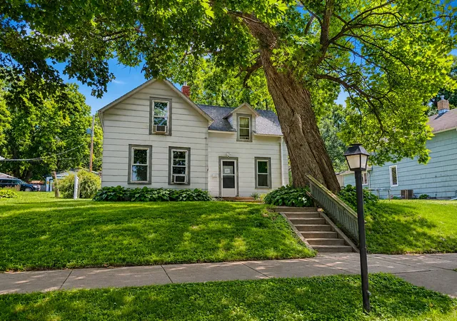 Photo 1 of Single family home for sale at 1017 N 6th Street, Mankato, MN 56001 | MLS# 7136514 | Listing updated on 2026-09-19