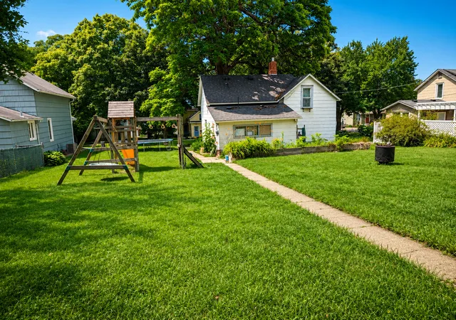 Photo 3 of Single family home for sale at 1017 N 6th Street, Mankato, MN 56001 | MLS# 7136514 | Listing updated on 2026-09-19