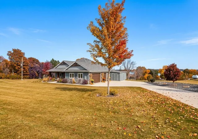 Photo 3 of Single family home for sale at 19135 Lake Volney Cir, Le Center, MN 56057 | MLS# 7136519 | Listing updated on 2026-10-22