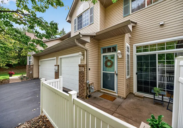 Photo 3 of Single family home for sale at 2559 Mallard Dr, Saint Paul, MN 55125 | MLS# 7136542 | Listing updated on 2026-09-26