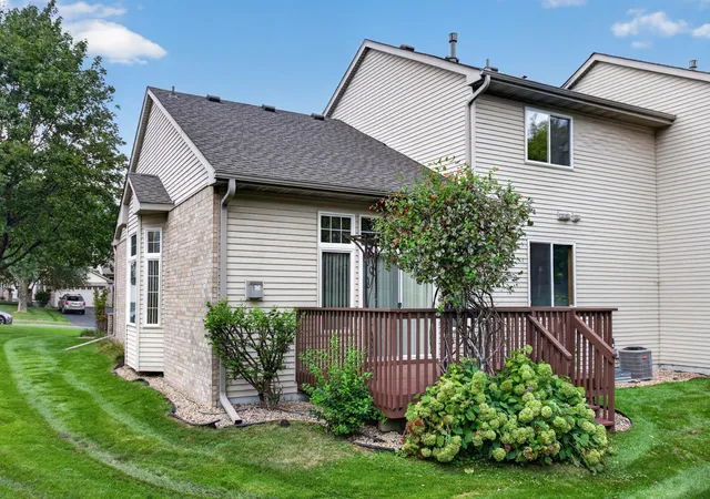 Photo 4 of Single family home for sale at 3781 Burgundy Dr, Saint Paul, MN 55122 | MLS# 7136546 | Listing updated on 2026-09-17