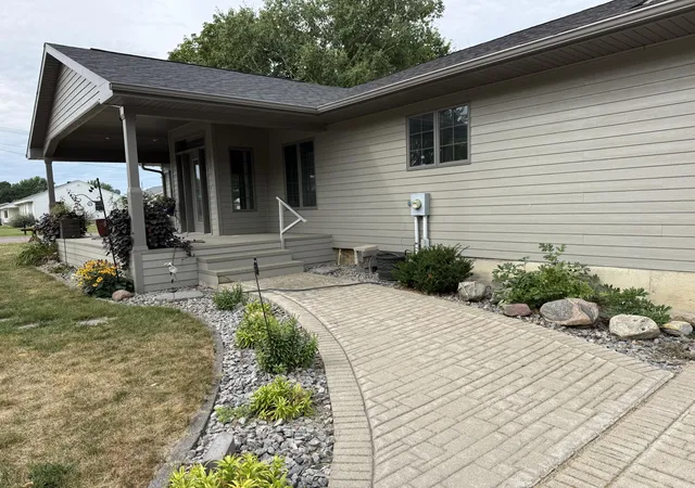 Photo 2 of Sale Pending at 401 Pleasant St, Lakefield, MN 56150 | MLS# 7136549 | Listing updated on 2026-09-08