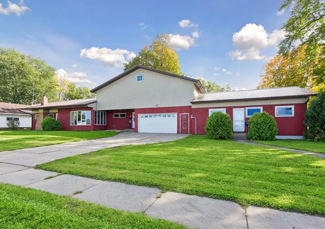 Photo 4 of Single family home for sale at 212 2nd Street SW, New Prague, MN 56071 | MLS# 7136574 | Listing updated on 2026-10-05