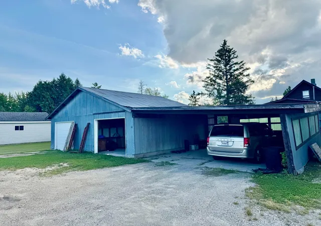 Photo 3 of Single family home for sale at 102 5th Avenue Se, Baudette, MN 56623 | MLS# 7136580 | Listing updated on 2026-09-18