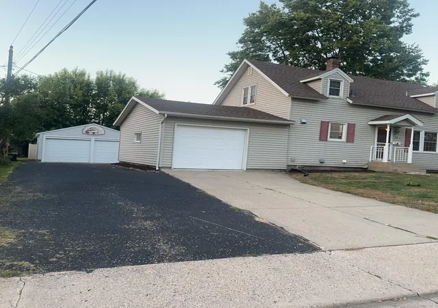 Photo 2 of Single family home for sale at 24 W 3rd Street, Waconia, MN 55387 | MLS# 7136583 | Listing updated on 2026-09-13