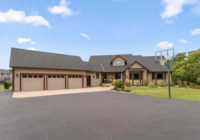 Photo 2 of Single family home for sale at 2400 Jennifer Ln, Shakopee, MN 55379 | MLS# 7136601 | Listing updated on 2026-09-14