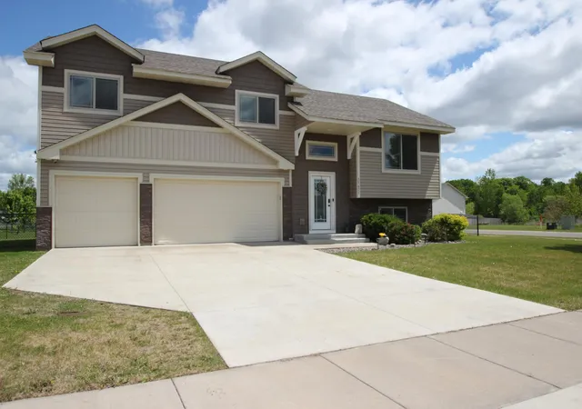 Photo 1 of Single family home for sale at 37621 Hawthorne Ave, North Branch, MN 55056 | MLS# 7136639 | Listing updated on 2026-09-01