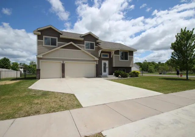 Photo 2 of Single family home for sale at 37621 Hawthorne Ave, North Branch, MN 55056 | MLS# 7136639 | Listing updated on 2026-09-01