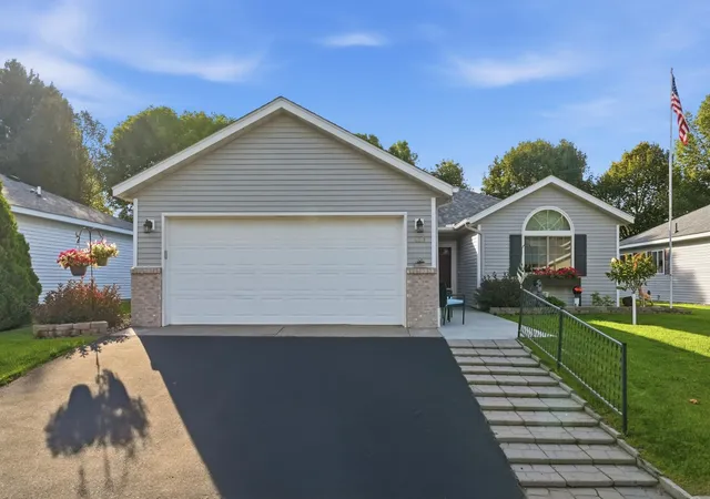 Photo 4 of Single family home for sale at 410 Fieldcrest Ln, Sartell, MN 56377 | MLS# 7136702 | Listing updated on 2026-09-29
