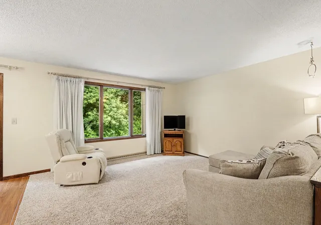 Photo 3 of Single family home for sale at 147 Kingswood Dr, Red Wing, MN 55066 | MLS# 7136718 | Listing updated on 2026-10-05
