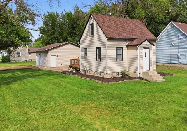 Photo 2 of Single family home for sale at 412 S Central Ave, Mapleton, MN 56065 | MLS# 7136721 | Listing updated on 2026-09-03