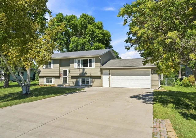 Photo 1 of Single family home for sale at 543 Crescent Dr, Thompson, ND 58278 | MLS# 7136727 | Listing updated on 2026-09-05