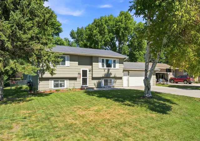 Photo 2 of Single family home for sale at 543 Crescent Dr, Thompson, ND 58278 | MLS# 7136727 | Listing updated on 2026-09-05