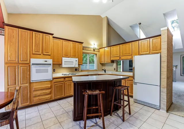 Photo 3 of Single family home for sale at 5968 Bren Cir, Hopkins, MN 55343 | MLS# 7136744 | Listing updated on 2026-10-09