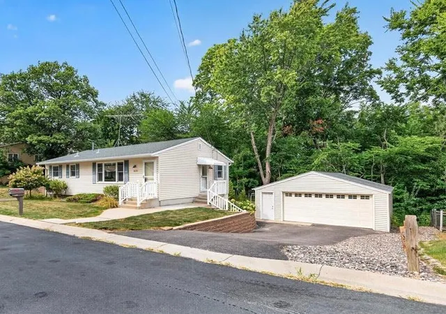 Photo 3 of Single family home for sale at 4638 Bedford Rd, Mound, MN 55364 | MLS# 7136746 | Listing updated on 2026-10-23
