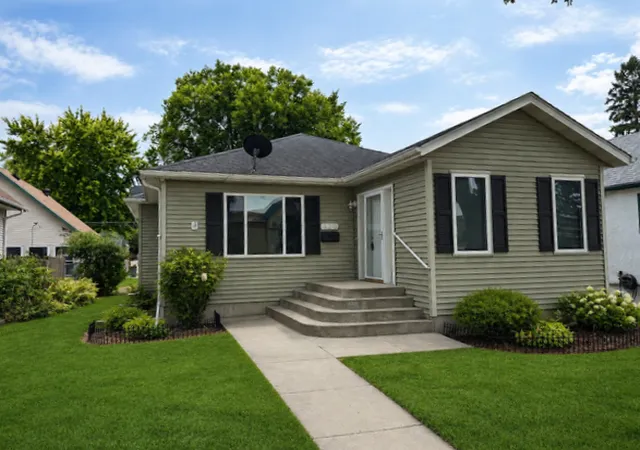 Photo 1 of Single family home for sale at 420 14th Avenue S, Fargo, ND 58103 | MLS# 7136756 | Listing updated on 2026-09-02