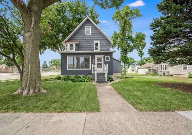 Photo 1 of Single family home for sale at 203 N Galbraith St, Blue Earth, MN 56013 | MLS# 7136767 | Listing updated on 2026-09-02