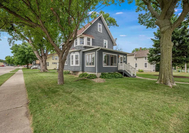 Photo 2 of Single family home for sale at 203 N Galbraith St, Blue Earth, MN 56013 | MLS# 7136767 | Listing updated on 2026-09-02