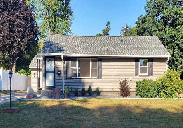 Photo 1 of Sale Pending at 833 24th Avenue N, South Saint Paul, MN 55075 | MLS# 7136769 | Listing updated on 2026-09-18
