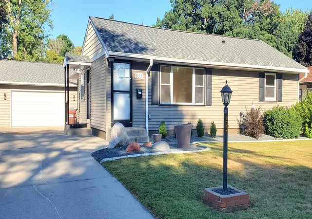 Photo 2 of Sale Pending at 833 24th Avenue N, South Saint Paul, MN 55075 | MLS# 7136769 | Listing updated on 2026-09-18