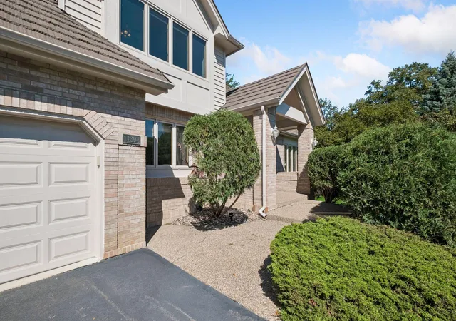 Photo 2 of Single family home for sale at 11304 Bluestem Ln, Eden Prairie, MN 55347 | MLS# 7136815 | Listing updated on 2026-09-17
