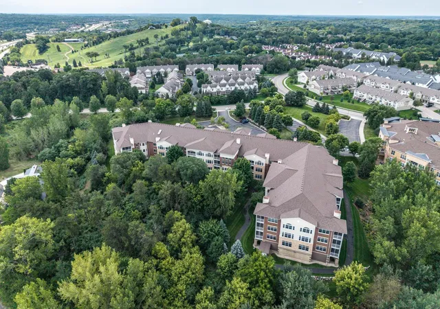 Listing Photo 2 - Condo for sale in building located at 500 Greenhaven Dr, Burnsville, MN 55306 - Unit #205