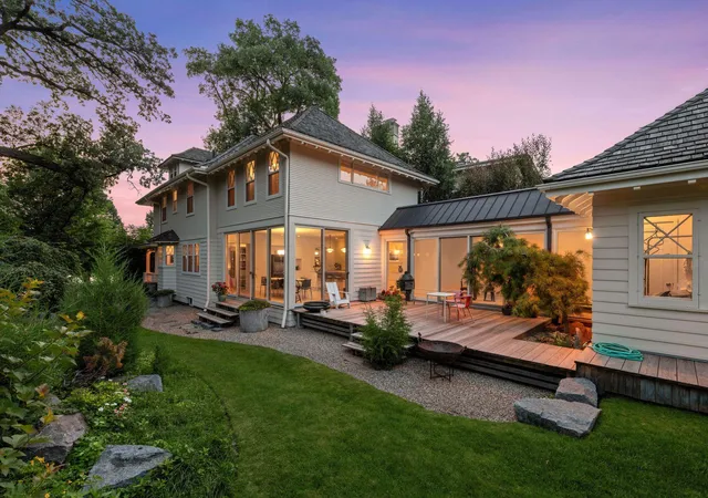 Photo 3 of Single family home for sale at 2225 E Lake Of The Isles Pkwy, Minneapolis, MN 55405 | MLS# 7136830 | Listing updated on 2026-09-23