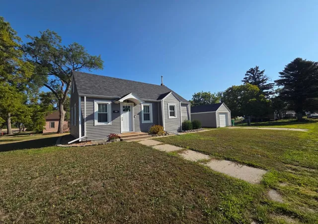 Photo 2 of Single family home for sale at 206 1st Street Ne, Lidgerwood, ND 58053 | MLS# 7136835 | Listing updated on 2026-09-26