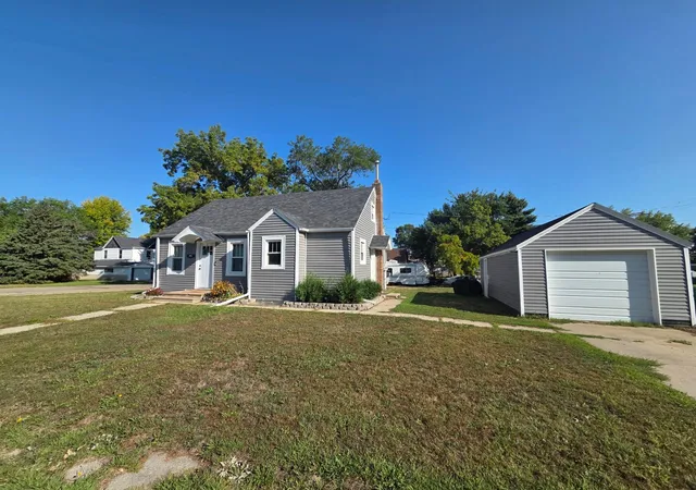 Photo 3 of Single family home for sale at 206 1st Street Ne, Lidgerwood, ND 58053 | MLS# 7136835 | Listing updated on 2026-09-26