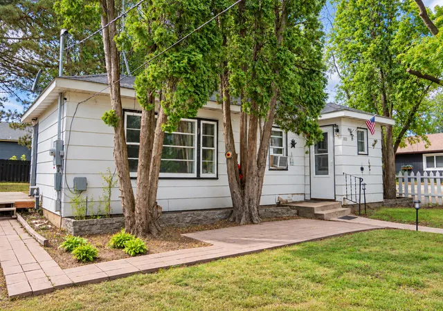 Photo 3 of Single family home for sale at 308 Roosevelt St, Alexandria, MN 56308 | MLS# 7136836 | Listing updated on 2026-09-23