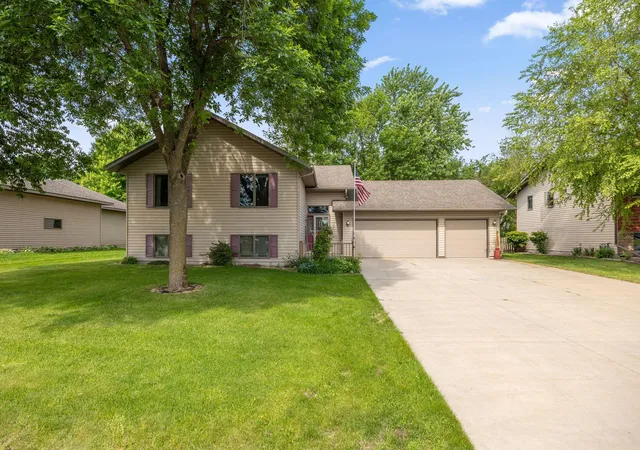 Photo 1 of Single family home for sale at 700 W Welco Dr, Montgomery, MN 56069 | MLS# 7136838 | Listing updated on 2026-10-08