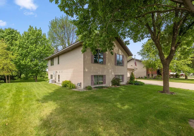 Photo 3 of Single family home for sale at 700 W Welco Dr, Montgomery, MN 56069 | MLS# 7136838 | Listing updated on 2026-10-08