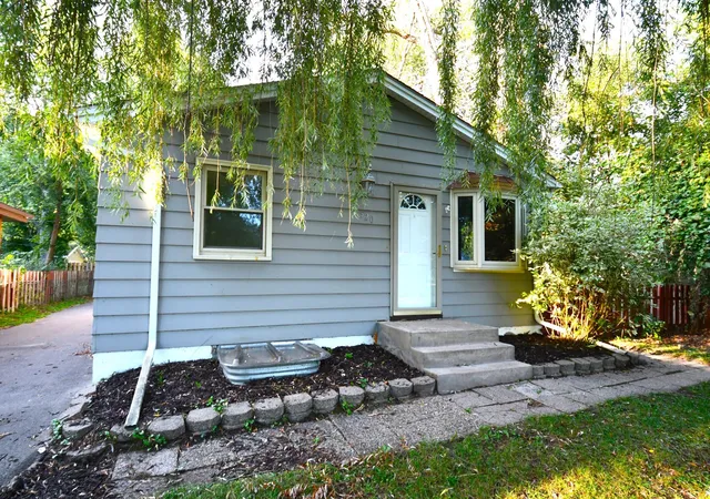 Photo 1 of Single family home for sale at 520 10th Avenue Se, Forest Lake, MN 55025 | MLS# 7136854 | Listing updated on 2026-09-04