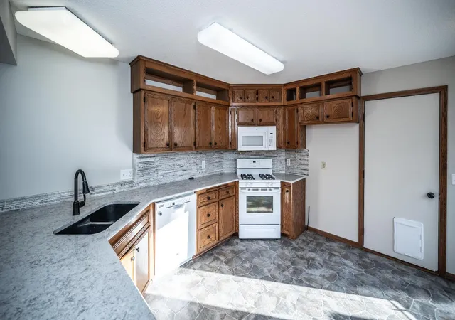 Photo 4 of Single family home for sale at 14351 Glenda Dr, Saint Paul, MN 55124 | MLS# 7136855 | Listing updated on 2026-09-02