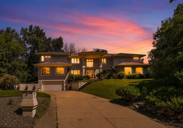Photo 3 of Mansion for sale at 2935 Minnehaha Curv E, Wayzata, MN 55391 | MLS# 7136872 | Listing updated on 2026-09-01