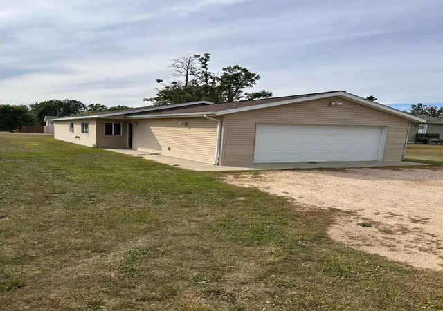 Photo 2 of Single family home for sale at 328 Gould Ave Se, Bemidji, MN 56601 | MLS# 7136915 | Listing updated on 2026-10-12
