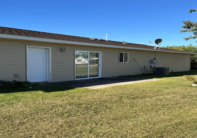 Photo 3 of Single family home for sale at 328 Gould Ave Se, Bemidji, MN 56601 | MLS# 7136915 | Listing updated on 2026-10-12