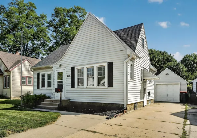 Photo 1 of Single family home for sale at 934 7th Avenue Se, Rochester, MN 55904 | MLS# 7136923 | Listing updated on 2026-09-18