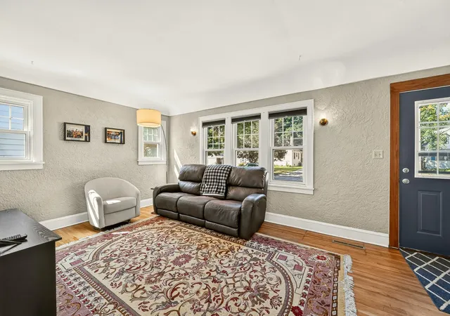 Photo 3 of Single family home for sale at 934 7th Avenue SE, Rochester, MN 55904 | MLS# 7136923 | Listing updated on 2026-09-18