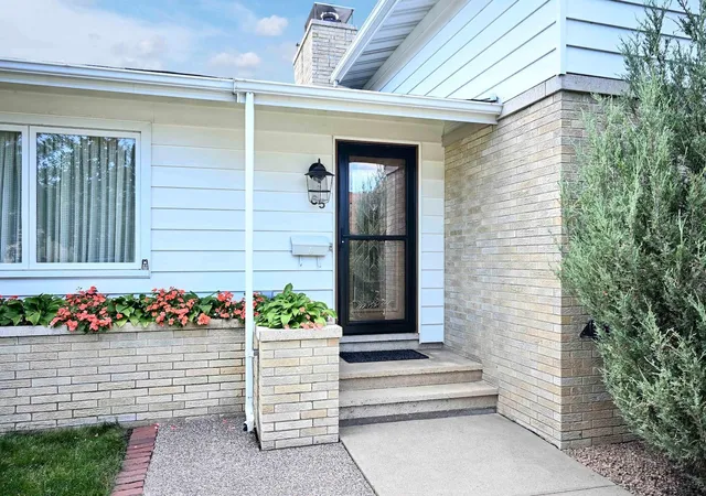Photo 2 of Single family home for sale at 65 E Broadway St, Winona, MN 55987 | MLS# 7136924 | Listing updated on 2026-09-03