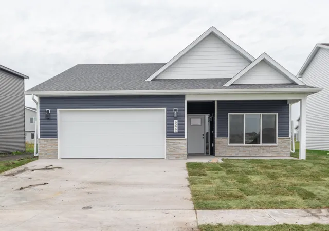 Photo 1 of Single family home for sale at 2610 37th Avenue S, Moorhead, MN 56560 | MLS# 7136986 | Listing updated on 2026-09-02